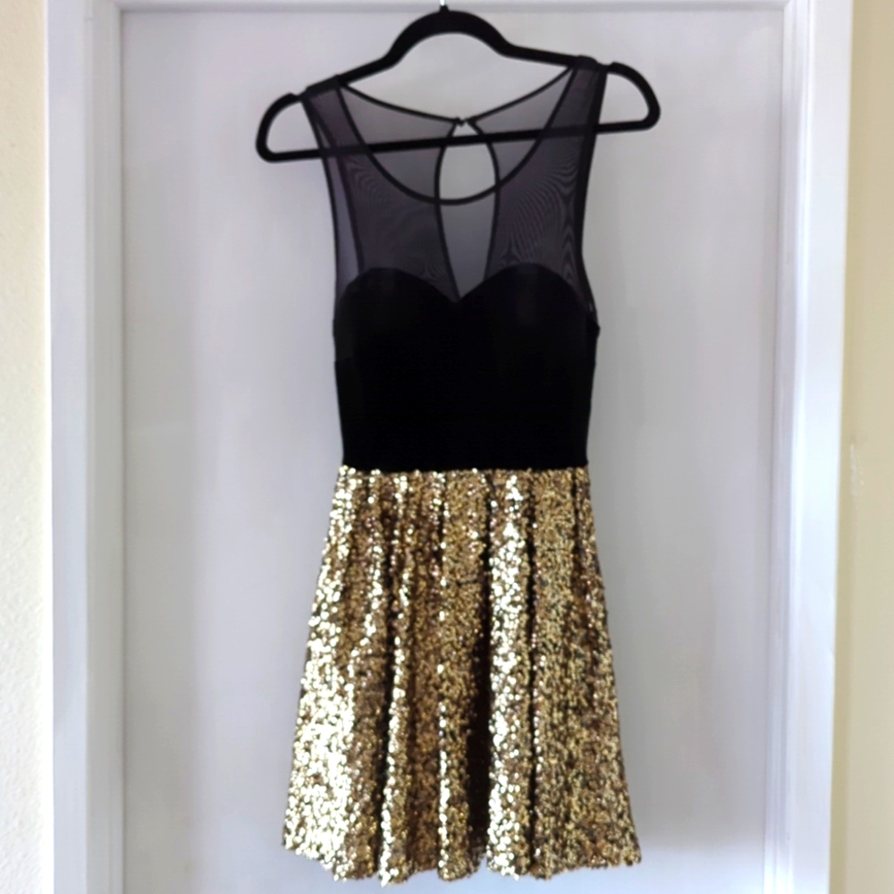 NYE Elegant Gold/Black Sequined Mini Dress